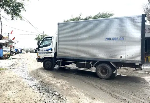 Mức Thu Phí Xe Ô Tô Ra Vào Cảng: Quy Định Chi Tiết Và Cập Nhật