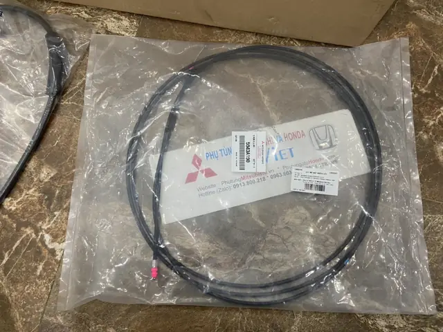 Dây Cáp Mở Nắp Bình Nhiên Liệu Xe Mitsubishi Pajero Sport