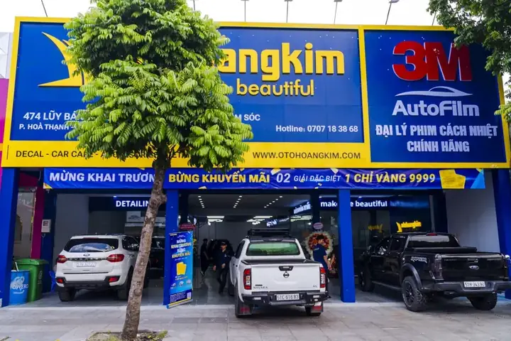 Địa Chỉ Cửa Hàng Ô Tô Hoàng Kim Phân Phối Nắp Thùng Cuộn Bán Tải