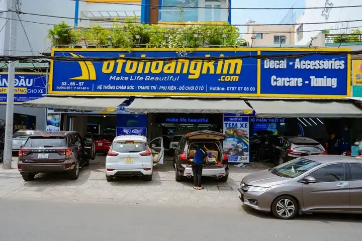 Địa Chỉ Cửa Hàng Ô Tô Hoàng Kim Phân Phối Nắp Thùng Cuộn Bán Tải