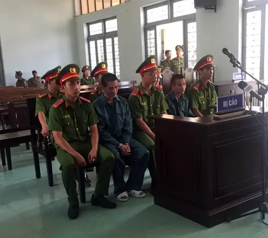 Xét Xử Hai Người Đốt Nhiều Xe Ô Tô Của Cảnh Sát Cơ Động