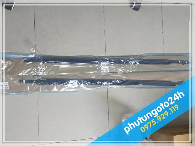 Khi Nào Cần Thay Nẹp Chân Kính Cửa Trước Innova