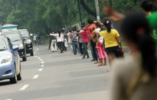 Nghề Đi Nhờ Xe Ô Tô Ở Indonesia: Văn Hóa, Hiện Trạng & Rủi Ro