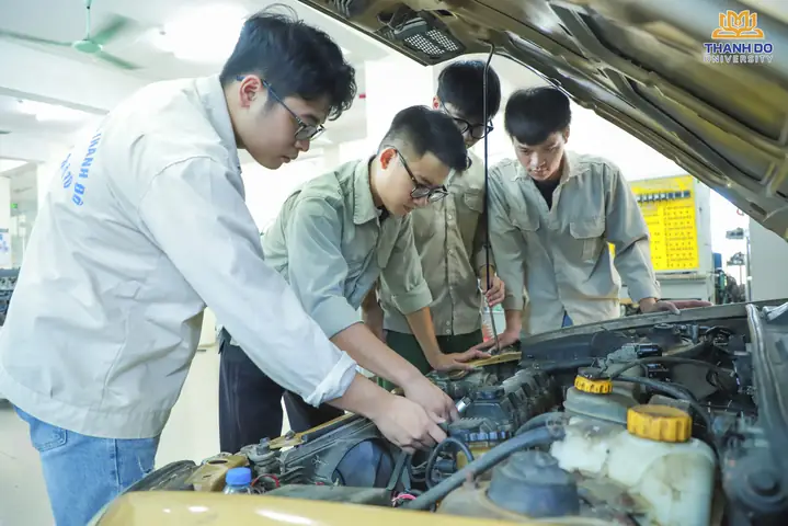 Nghiên Cứu Hệ Thống Điện Trên Xe Ô Tô Ford Nghiên Cứu Hệ Thống Điện Trên Xe Ô Tô Ford