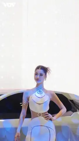 Chiêm Ngưỡng Sắc Đẹp Của Dàn Người Mẫu Tại Triển Lãm Ô Tô Việt Nam 2024- Ảnh 3.