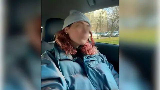 Người Yêu Nói Chuyện Trong Xe Ô Tô: Không Gian Riêng Tư Để Vun Đắp Tình Cảm