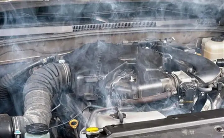 Sự Nguy Hiểm Tiềm Ẩn Khi Động Cơ Xe Ô Tô Bốc Cháy