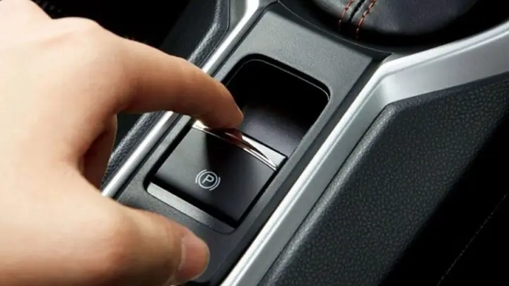 Khi Nào Nên Sử Dụng Phanh Tay Xe Ô Tô Để Đảm Bảo An Toàn?