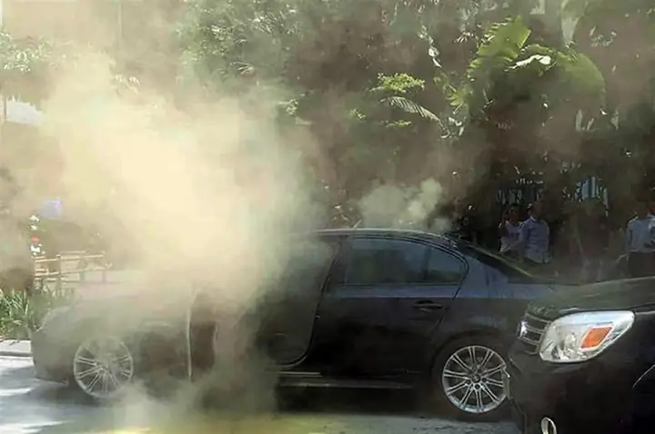 Kim Ba Cạnh Và Tràn Xăng