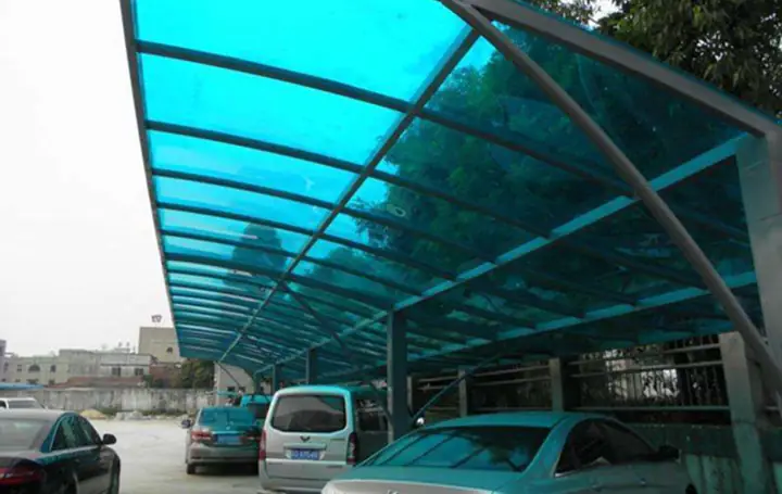 Lợi Ích Của Việc Lợp Mái Nhà Để Xe Xuyên Sáng