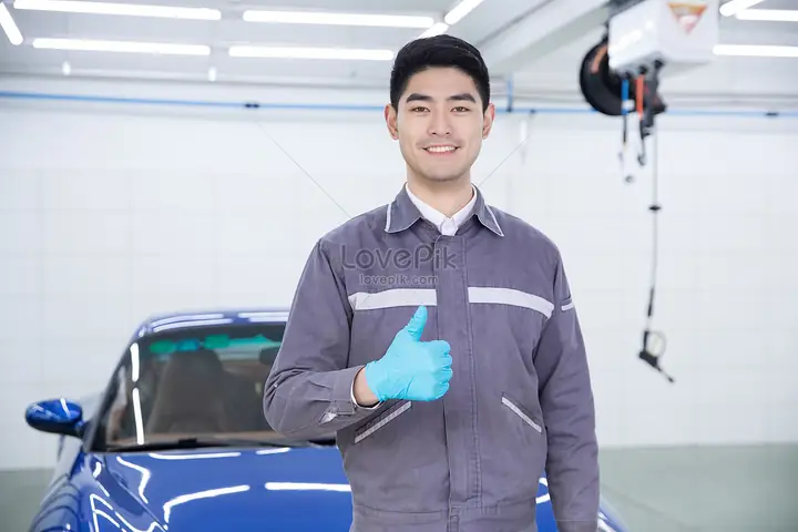 Bàn Giao Xe Và Tư Vấn Khách Hàng