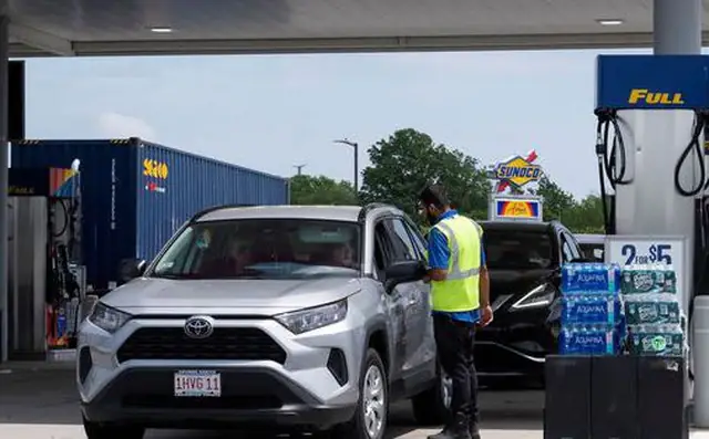 Nhảy Theo Xe Ô Tô Là Gì? Tìm Hiểu Hiện Tượng Và Cách Xử Lý An Toàn Cho Tài Xế