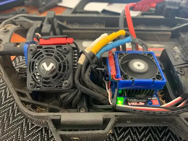 Nhiệt Độ Cháy Của Lốp Xe Ô Tô: Những Điều Bạn Cần Biết Để Lái Xe An Toàn