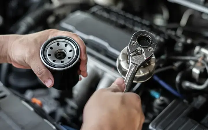 Nhớt Ô Tô Và Nhớt Xe Máy: Khác Biệt Và Cách Lựa Chọn Đúng