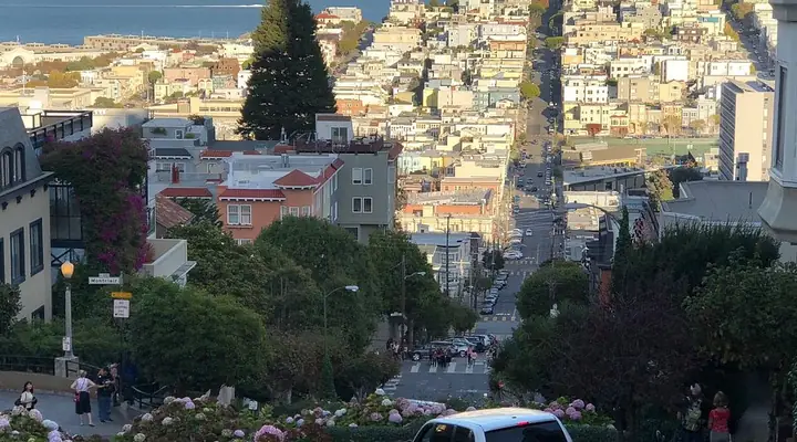 Những Ca Khúc Hay Nghe Khi Đi Xe Ô Tô Nâng Tầm Mọi Chuyến Đi