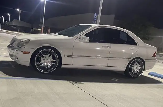 Những Cảnh Báo Quan Trọng Trên Xe Mercedes C240 Chủ Xe Cần Biết