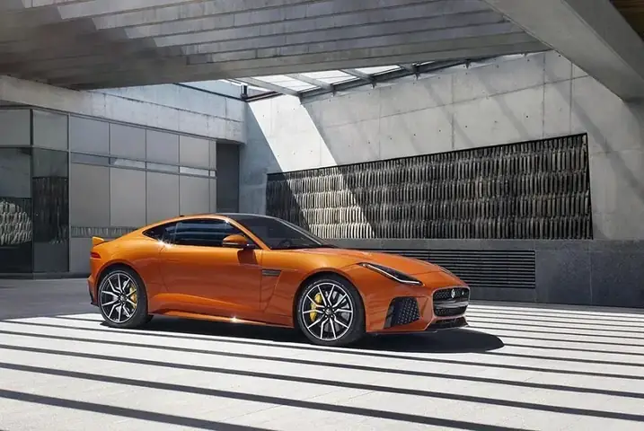 Jaguar F-type Svr (khoảng 5,6 - 14,5 Tỷ Đồng)