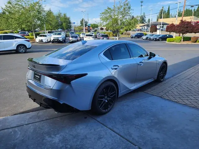 Vè Che Mưa Ô Tô: Tối Ưu Tiện Ích Và An Toàn Cho Trải Nghiệm Lái Xe Của Bạn