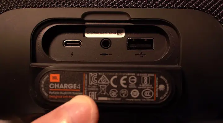 Cổng Aux Trên Loa Là Gì ? Công Dụng Của Cổng Aux Trên Loa Bluetooth