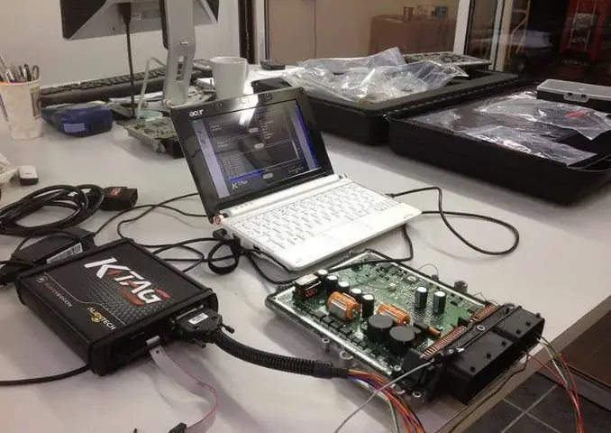 Hộp Ecu Xe Ô Tô Là Gì Và Vai Trò Tối Quan Trọng Của Nó