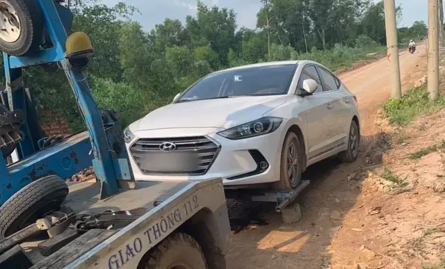 Xôn Xao Clip Nữ Nhân Viên Đại Lý Xe Ô Tô Hyundai Vén Váy, Tranh Cãi Gay Gắt Với Khách Hàng - Ảnh 5.