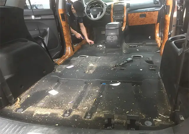 Dọn Nội Thất Cho Ô Tô Ở Đâu Tốt Và Chuyên Nghiệp?