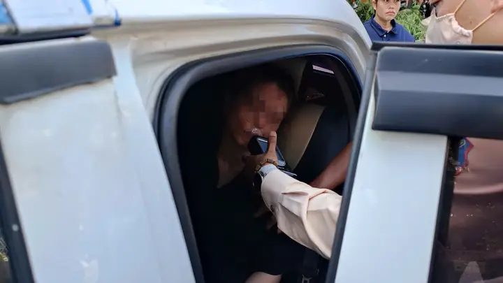 Lực Lượng Csgt Kiểm Tra Nồng Độ Cồn Tài Xế.