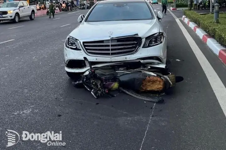 Hiện Trường Vụ Tai Nạn Giao Thông Xe Ô Tô Mercedes Tông 10 Xe Máy Ở Thành Phố Thủ Đức (thành Phố Hồ Chí Minh). Ảnh: Ctv