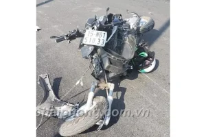 Chiá»u 24-11, Trãªn Ráº¥t Nhiá»u Cã¡c Trang Máº¡ng Xã£ Há»i Táº¡i Háº£i Phã²ng Äæ°a Thã´ng Tin Kã¨m Theo Video, Hã¬nh Áº£nh Vá» Vá»¥ Xe Ã´ Tã´ Hiá»u Toyota Vios Mã U Tráº¯ng Biá»n Kiá»m Soã¡t 15a-388.59 Cháº¡y Vá»i Tá»c Äá» Cao Trãªn Äæ°á»ng Pháº¡m Vän Äá»ng (äoáº¡n Háº¡n Cháº¿ Tá»c Äá» 50 Km/ Giá») Hæ°á»ng Vá» Cáº§u Rã O Äã¢m Vã O Ngæ°á»i Phá»¥ Ná»¯ Äiá»u Khiá»n Xe Mã¡y Äiá»n Biá»n Kiá»m Soã¡t 15mdd1-510.33 Táº¡i Vã²ng Xuyáº¿n Dá»c Cáº§u Rã O 2 Giao Vá»i Äæ°á»ng Pháº¡m Vän Äá»ng. Cãº Äã¢m Khiáº¿n Chiáº¿c Xe Mã¡y Äiá»n Vá»¡ Tan Tã Nh, Ngæ°á»i Phá»¥ Ná»¯ Äiá»u Khiá»n Xe Gáº«y Chã¢n. Gã¢y Tai Náº¡n Xong, Chiáº¿c Xe Nã Y Tiáº¿p Tá»¥c Täng Tá»c Bá» Cháº¡y Vá» Hæ°á»ng Cáº§u Rã O.