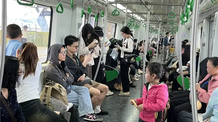 Cấm Xe Máy Xăng, Tiểu Thương Lo Giá Hàng Hóa Tăng