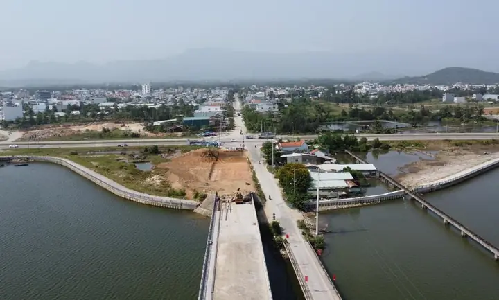 Ô Tô Tông Xe Chở Gas