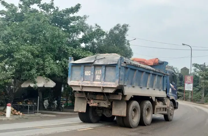 Ô Tô Tông Xe Chở Gas