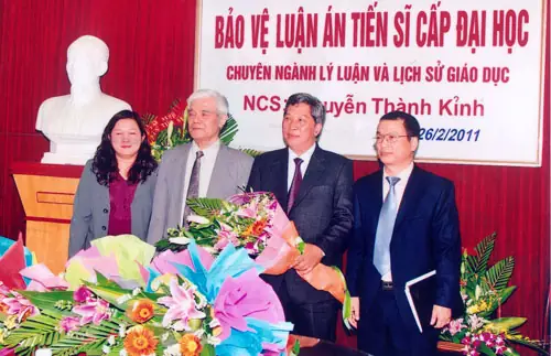 Tấm Gương Tận Tụy Trong Giảng Dạy Và Nghiên Cứu Khoa Học