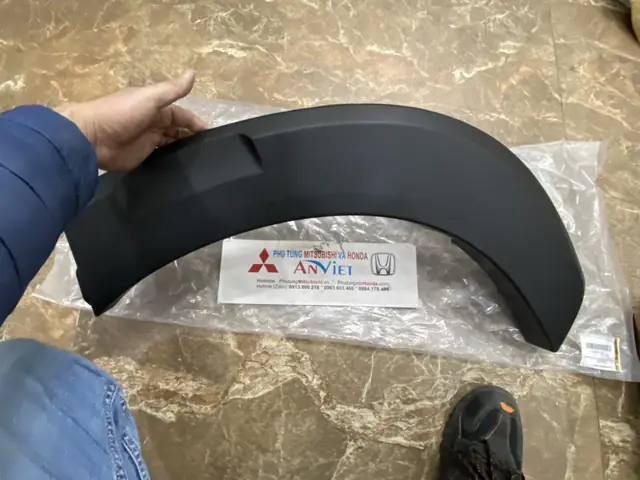 Ốp Phồng Bánh Sau Xe Mitsubishi Xpander Cross