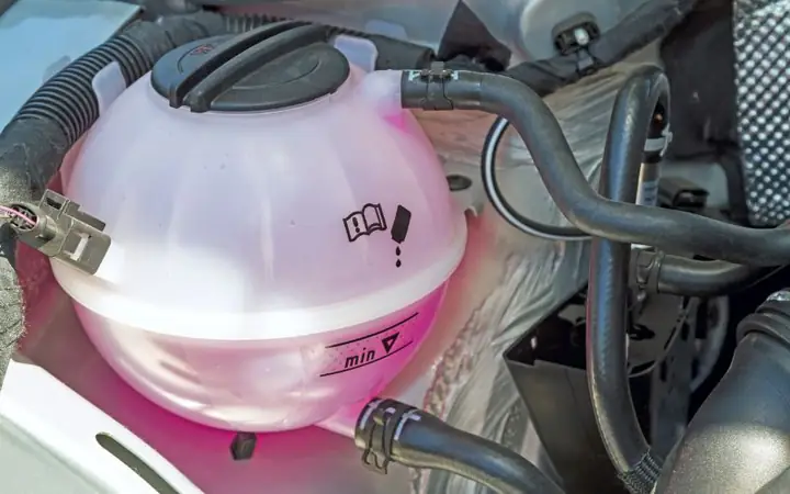 Chi Phí Thay Nước Làm Mát Ô Tô