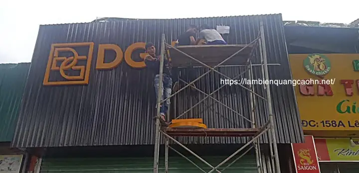 Chất Liệu Biển Quảng Cáo Bằng Tôn