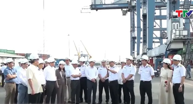 Đồng Chí Bí Thư Tỉnh Ủy Đỗ Trọng Hưng Và Các Thành Viên Trong Đoàn Khảo Sát Thực Địa Và Trao Đổi Với Lãnh Đạo Tổng Công Ty Tân Cảng Sài Gòn Về Hoạt Động Của Cảng Tân Cảng Cát Lái.