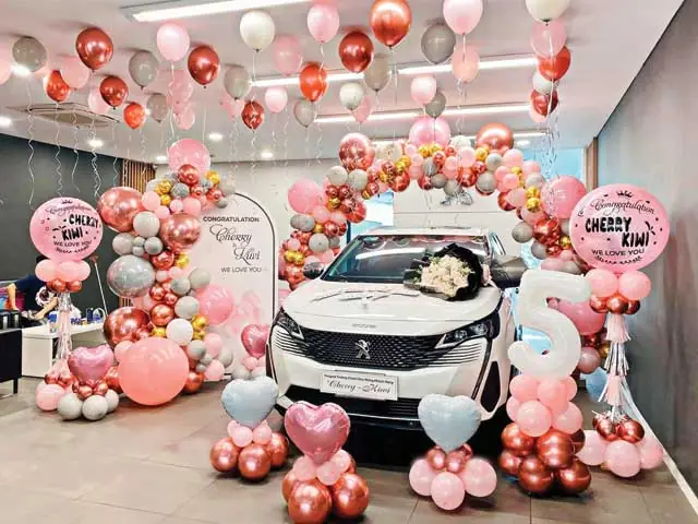 Quả Bóng Bay Trên Xe Ô Tô: Hiểu Rõ Nguy Cơ & Lái Xe An Toàn