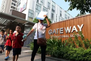 Vì Sao Cô Chủ Nhiệm Vụ Bé Trai Trường Gateway Bị Khởi Tố