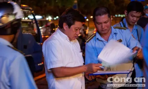 Q.1: Tài Xế Ô Tô Bị Cẩu 'ăn Vạ', Chủ Quán Đòi Công Bằng Khi Xử Lý