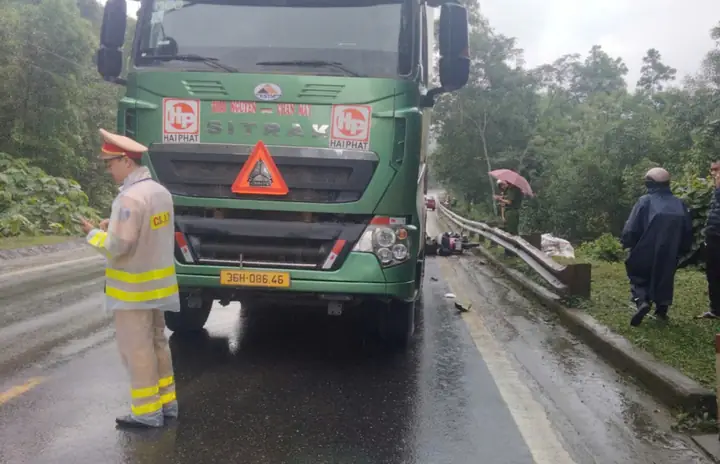 Tngt Giữa Xe Đầu Kéo Chở Quặng Và Mô Tô Ở Quảng Nam, 1 Người Nước Ngoài Tử Vong Tại Chỗ - Ảnh 2.