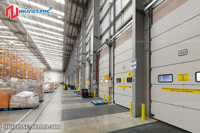 Quy Chuẩn Về Cửa Thoát Hiểm Cho Xe Ô Tô: Tiêu Chuẩn An Toàn