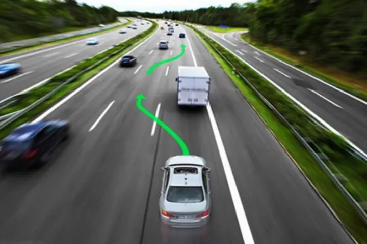 Kỹ Thuật Tránh Các Xe Khác Trên Đường