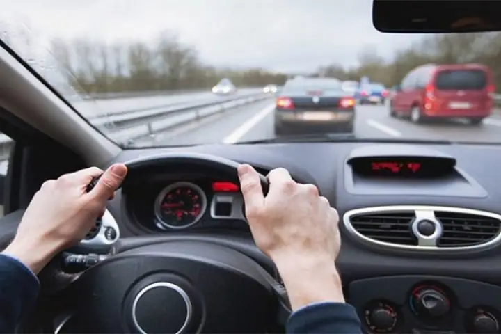 Căn Khoảng Cách An Toàn Với Xe Phía Trước