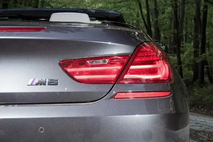 Mức Phạt Tại Việt Nam Khi Thay Đổi Màu Đèn Xi Nhan Không Đúng Quy Định