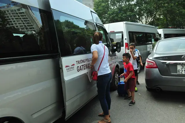 Quy Trình Đưa Đón Trẻ Bằng Xe Ô Tô An Toàn Và Hiệu Quả