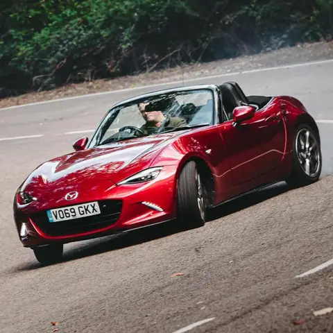 Hướng Dẫn Chi Tiết Lập Quyết Định Điều Động Xe Ô Tô Hợp Lệ