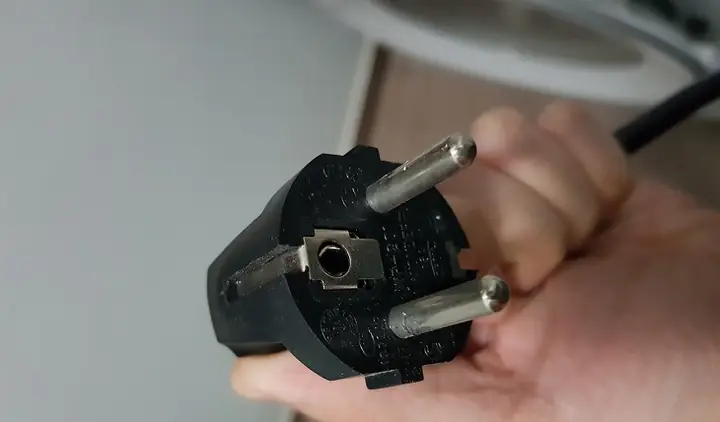 3không Dùng Dây Điện Nguồn Hay Ổ Cắm Có Dấu Hiệu Hư Hỏng