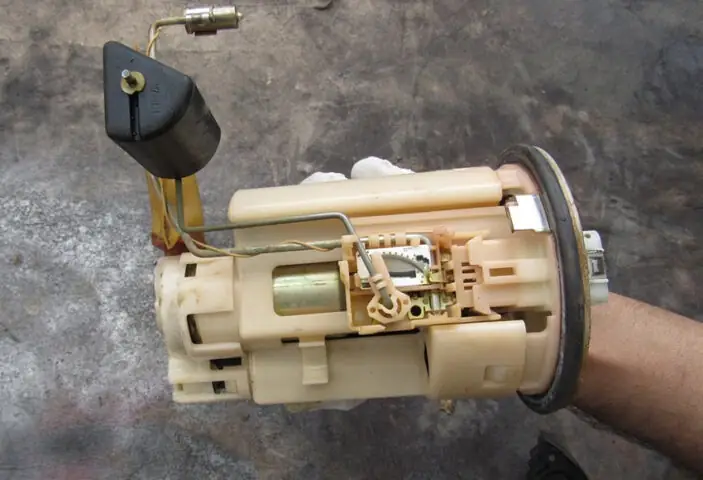 Rắc Cắm 5p Bơm Xăng Xe Ô Tô: Chìa Khóa Cho Hệ Thống Nhiên Liệu Ổn Định