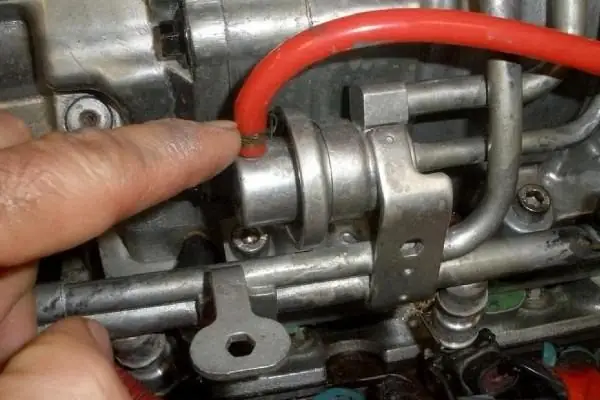 Xe Ô Tô Đề Không Nổ Do Rơ Le Hoặc Bơm Xăng Bị Lỗi